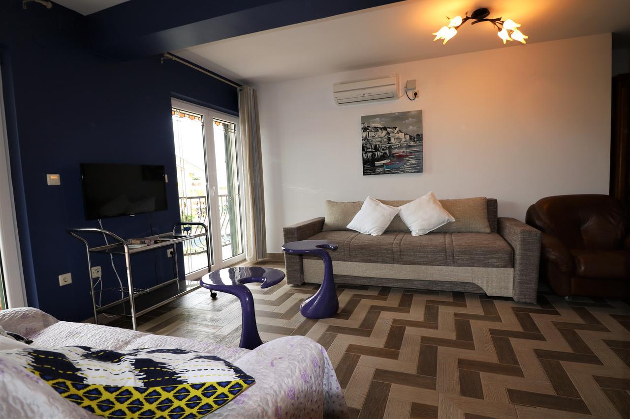 Apartment Center *