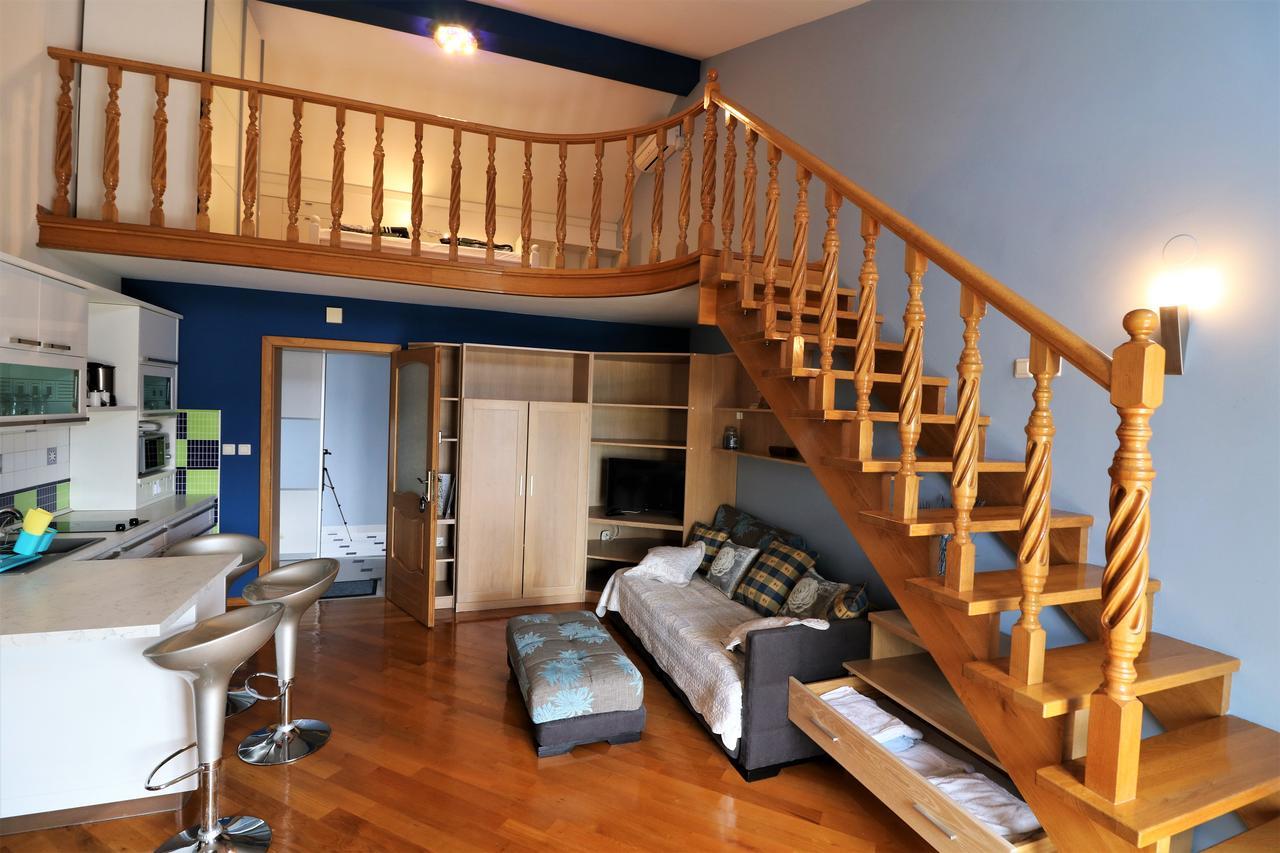 Center Apartment *