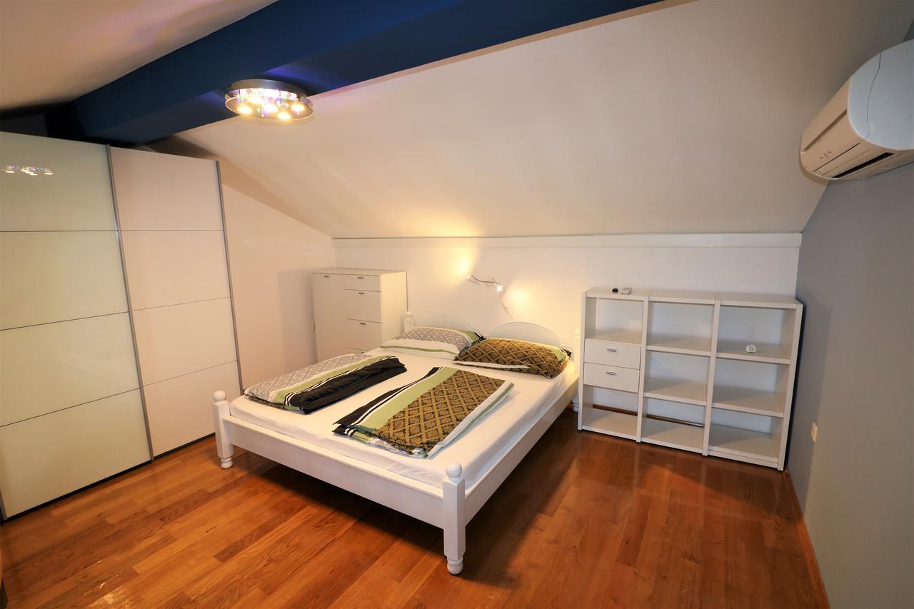 Center Apartment *