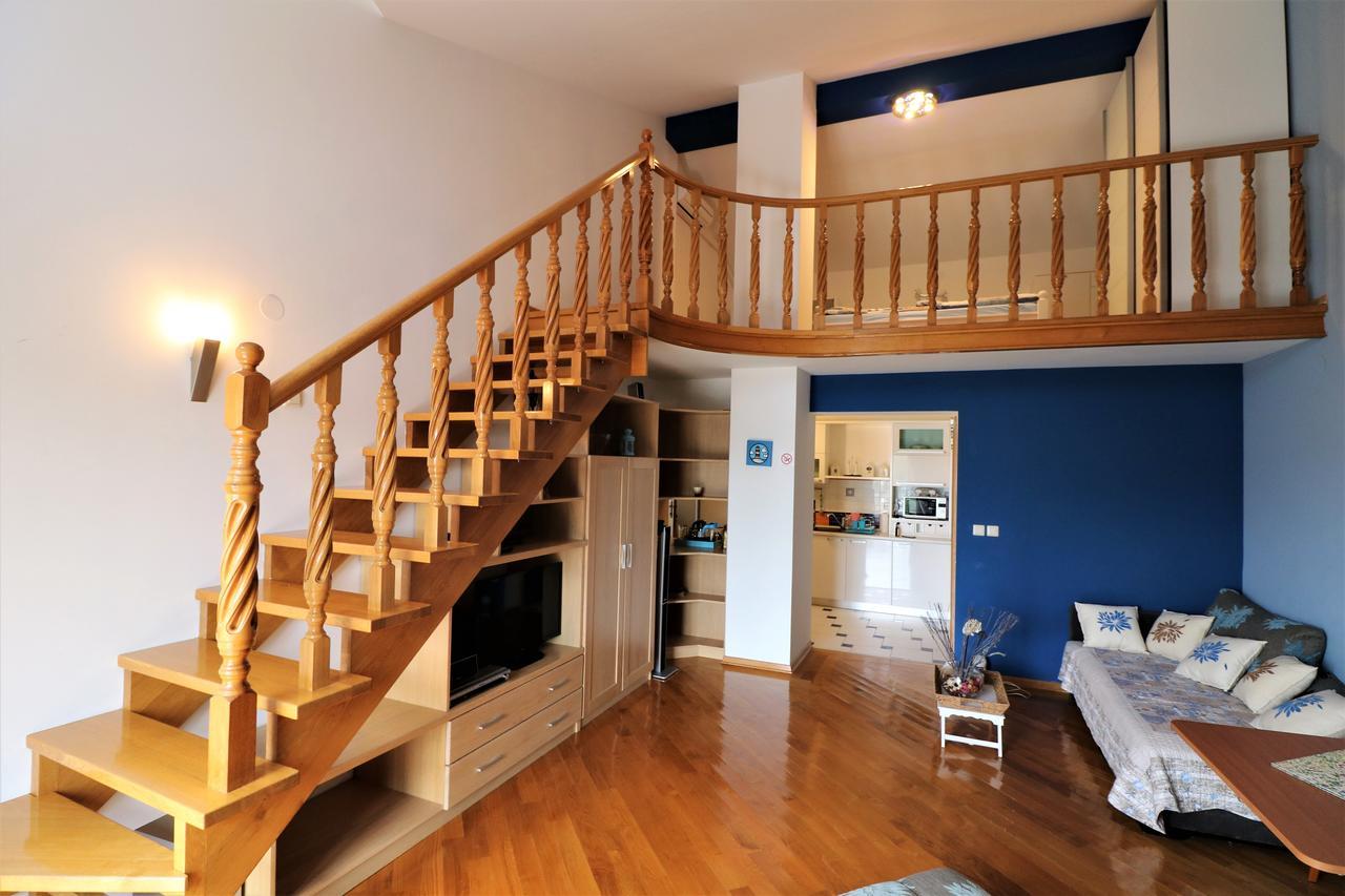Center Apartment *